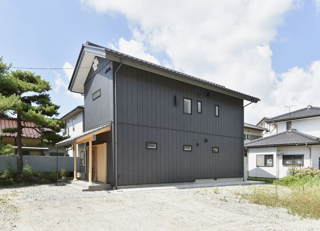 古～い土蔵を曳家 茶室も設けた丸ごとリノベーション